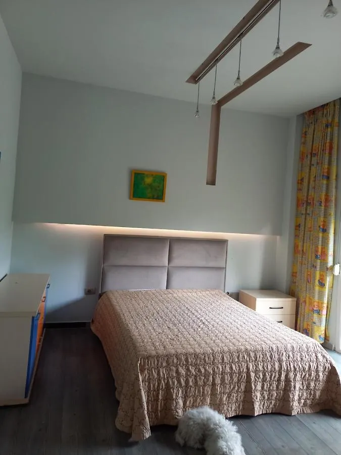 Holiday Home For Tourist 골렘 게스트하우스